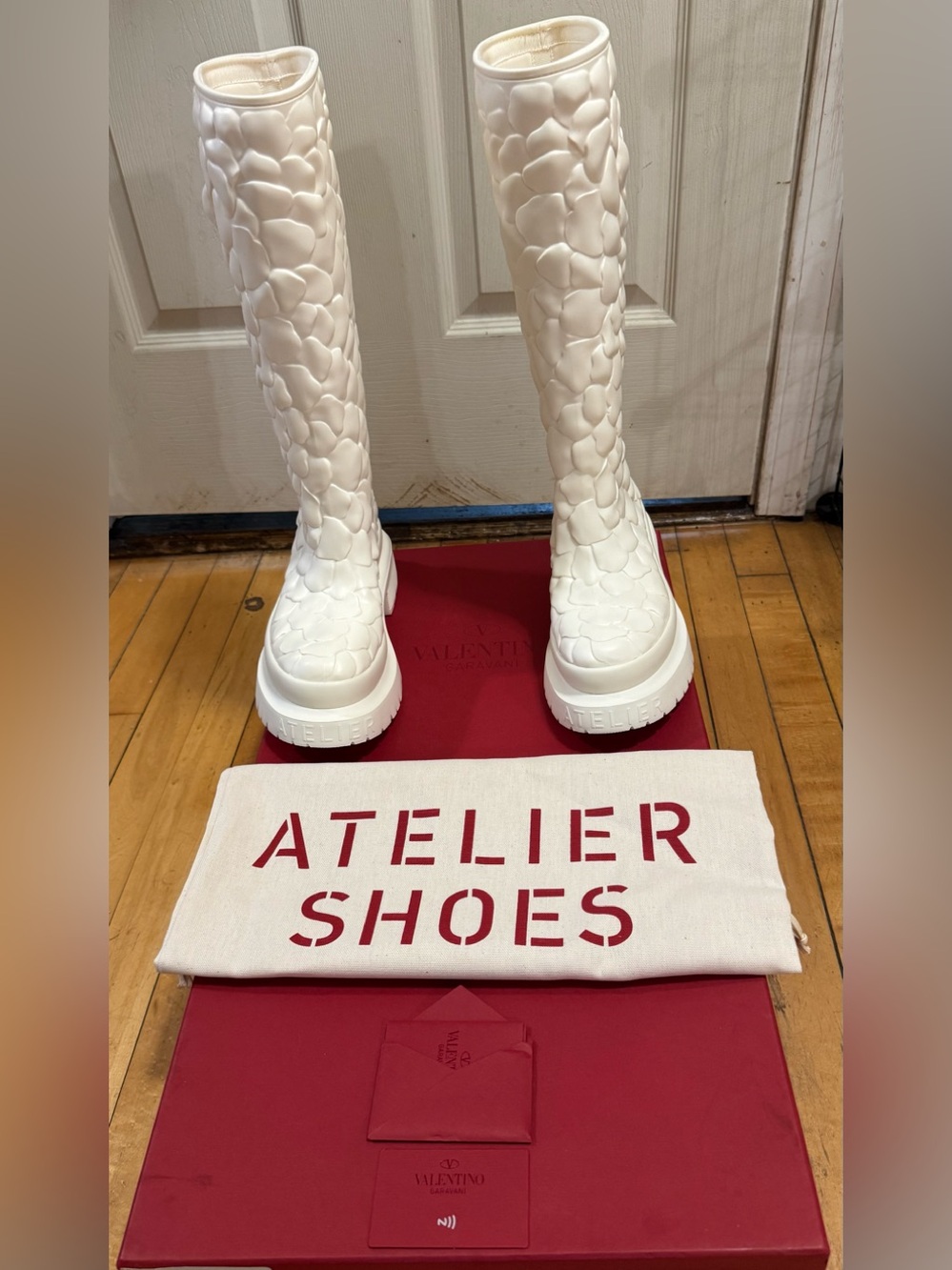 Valentino Garavani Atelier 03 Rose Act Collection Runway Boots Ivory FW21 38 NIB